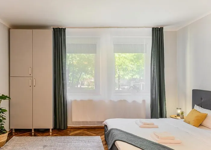 In Old Town Near Black Church & White Tower * ブラショフ