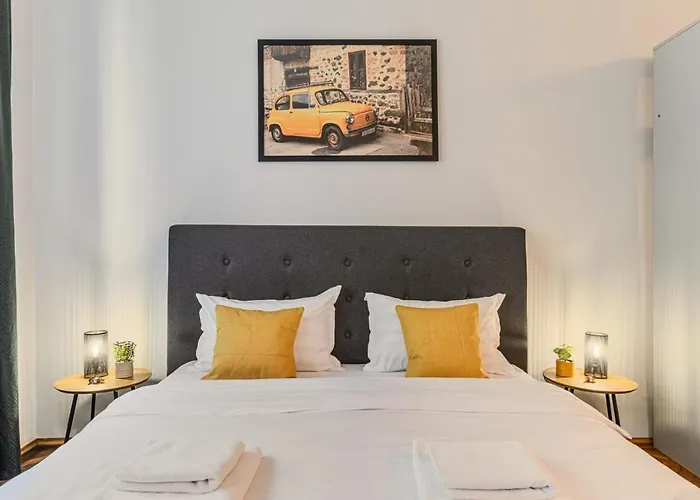 In Old Town Near Black Church & White Tower アパート