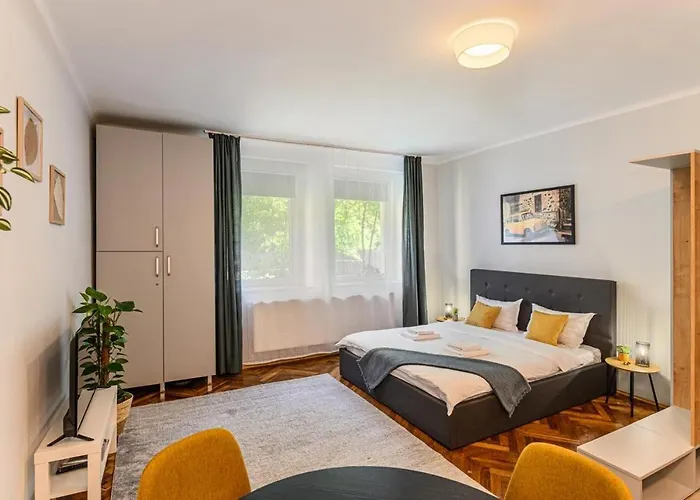 In Old Town Near Black Church & White Tower * ブラショフ