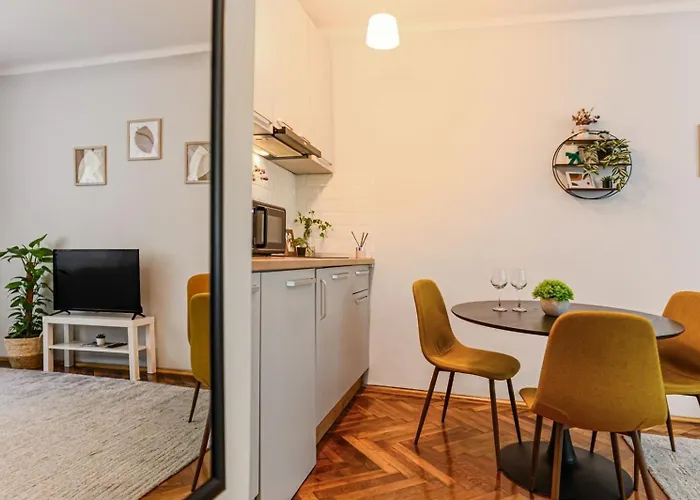 In Old Town Near Black Church & White Tower アパート